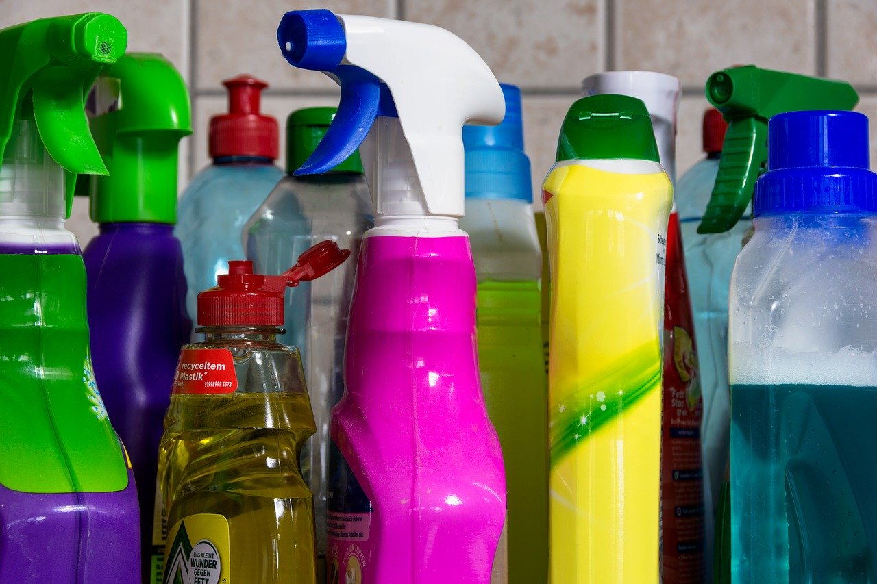 plastic bottles cleaning agents